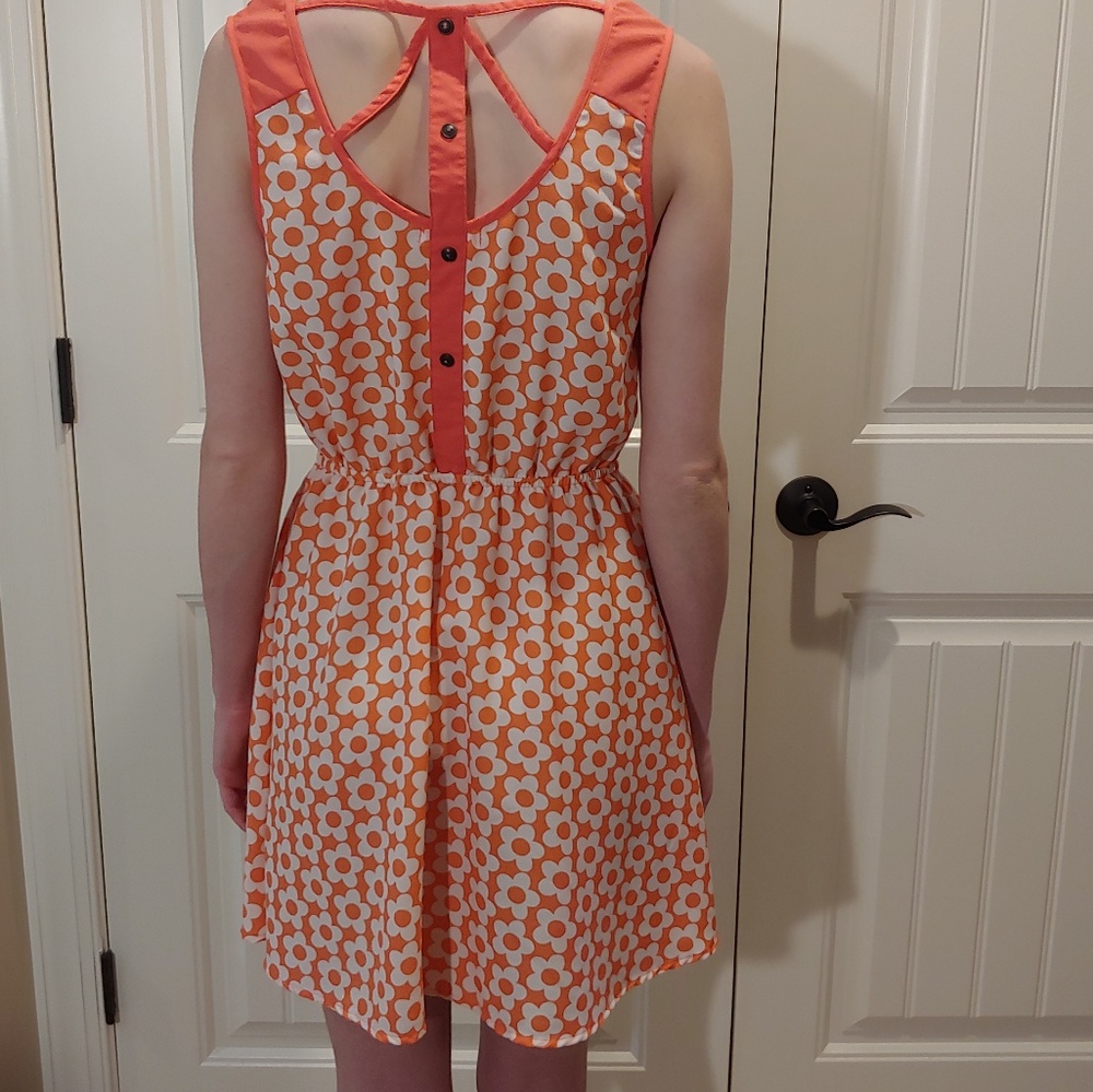 White and orange floral dress - Picture 3 of 8